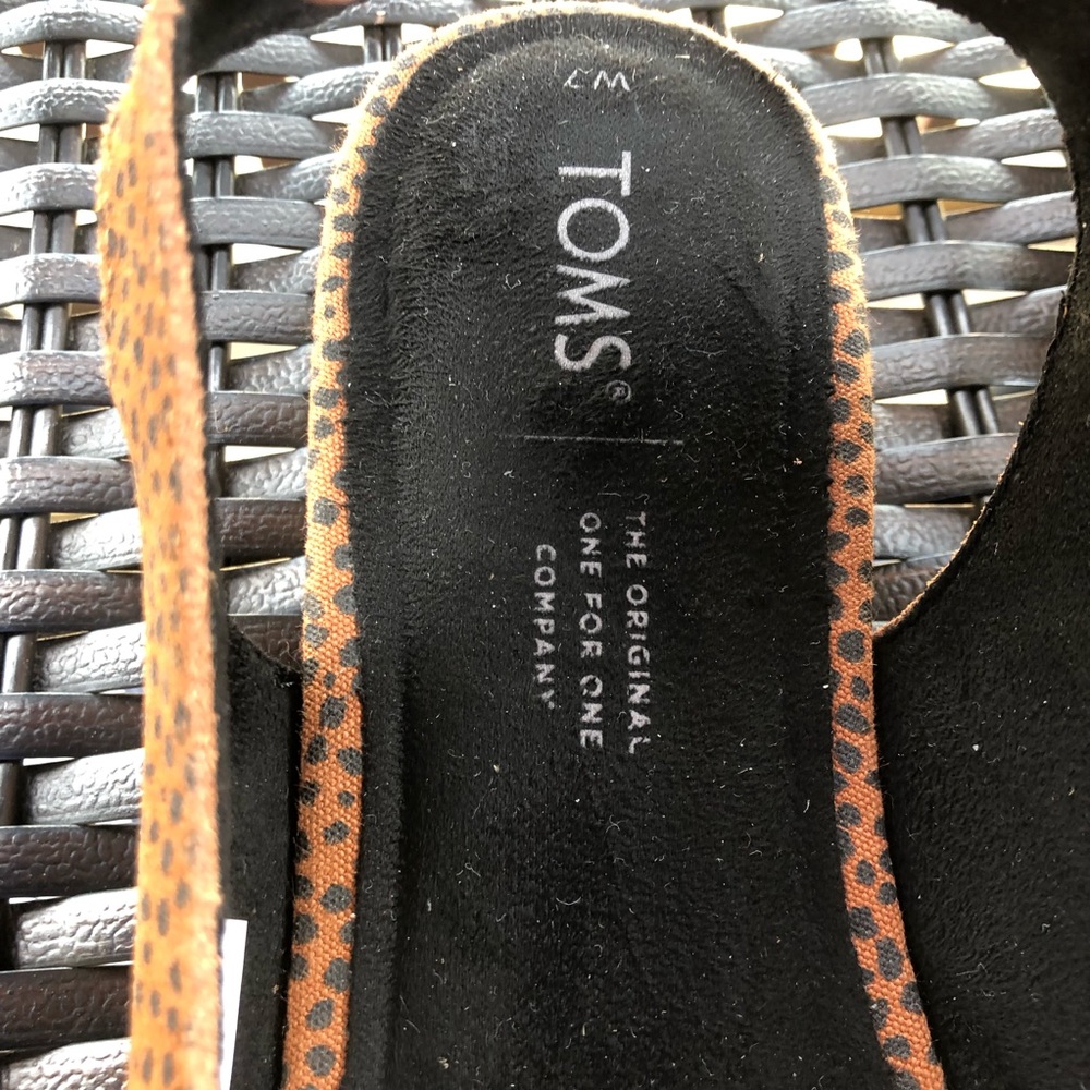 Toms : Leopard Print Slip on flats - Picture 2 of 5